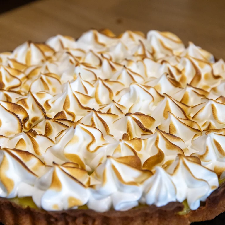 Dessert maison gourmand : Tarte maison fraîchement préparée