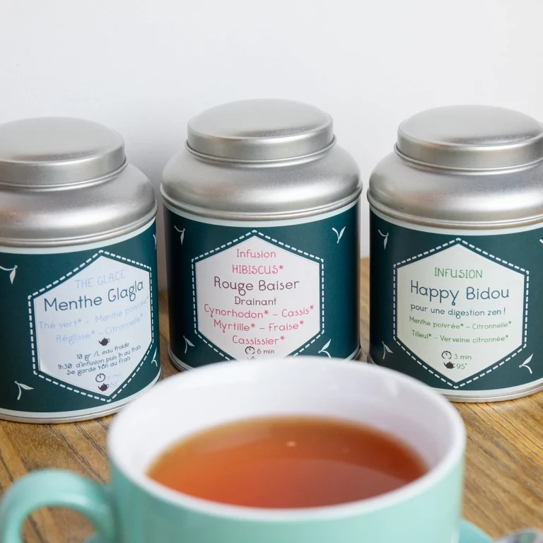 Photo de notre sélection de thés bio servis dans une jolie tasse pour accompagner votre repas